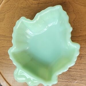 Vintage Mint Green Leaf-Shaped Dish
